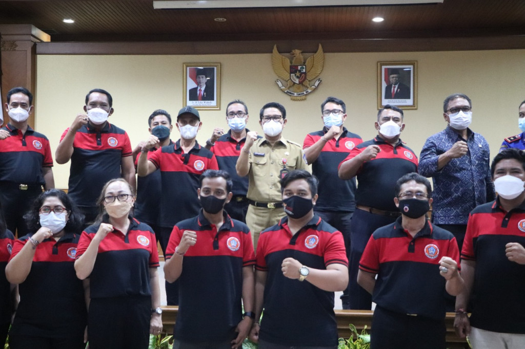 Sekda Adi Arnawa Kukuhkan Pengurus FPRB Kabupaten Badung, Diharapkan Bantu Pemerintah Kurangi Resiko Bencana